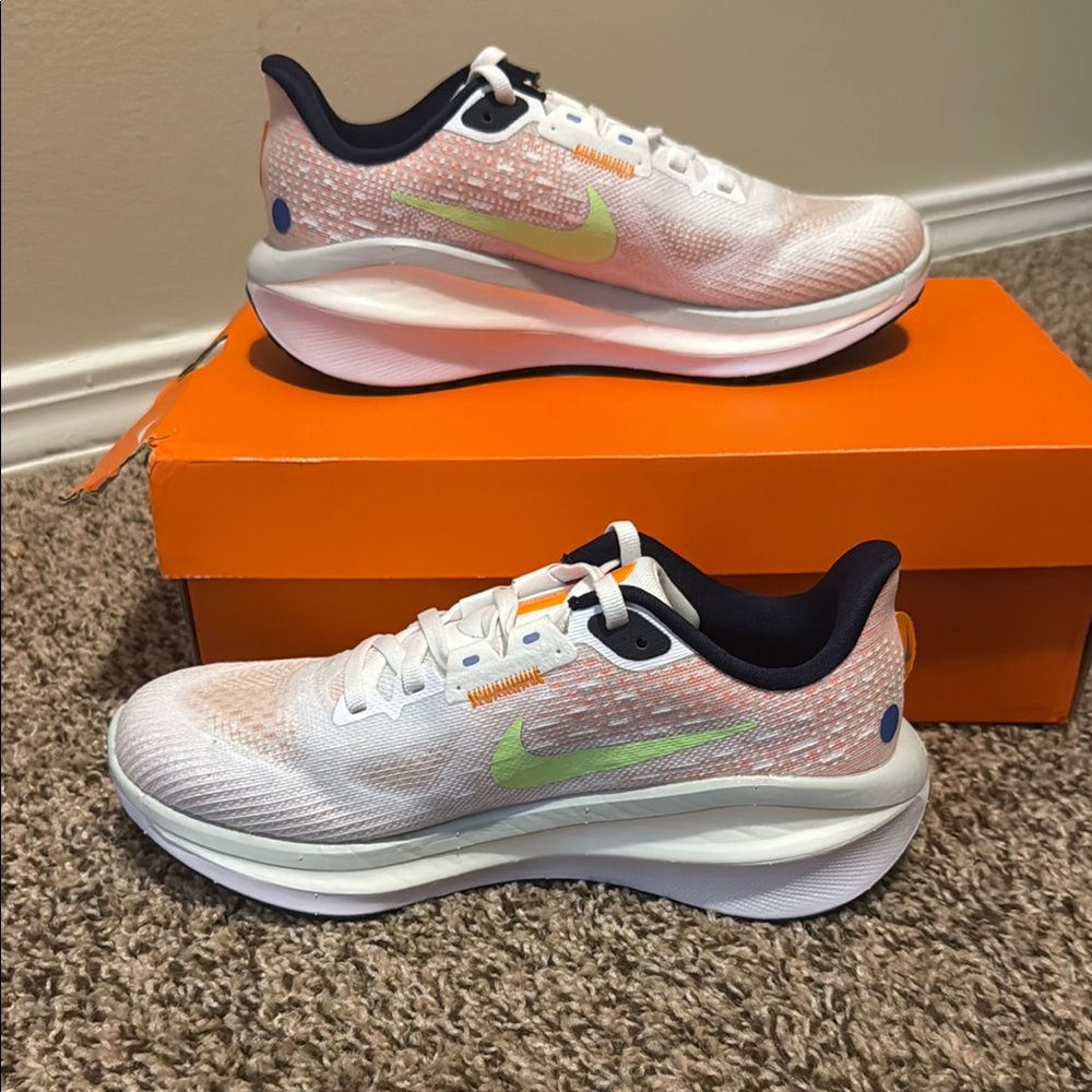 Nike Women's Sneakers - White and Green - Picture 7 of 7